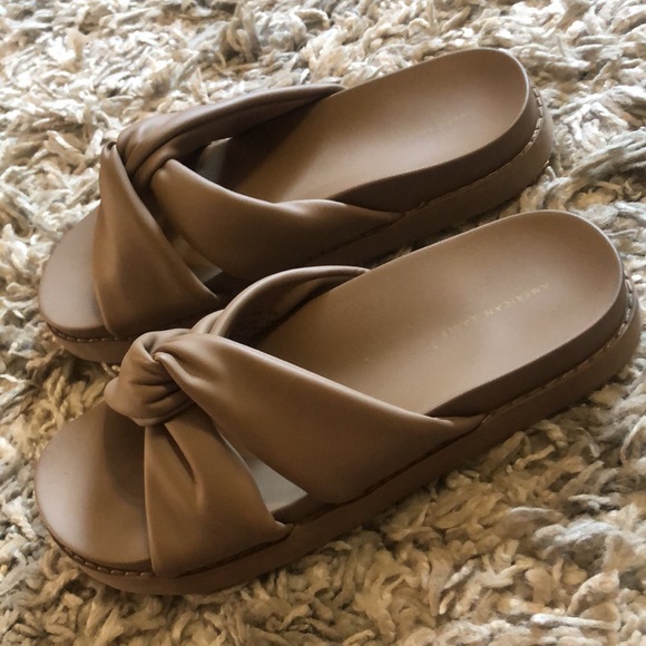 AE Twist Slide Sandal - Picture 14 of 14